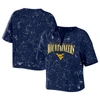 WEAR BY ERIN ANDREWS WEAR BY ERIN ANDREWS NAVY WEST VIRGINIA MOUNTAINEERS BLEACH WASH SPLATTER CROPPED NOTCH NECK T-SHIRT