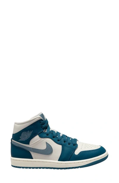 Jordan Air  1 Mid Trainer