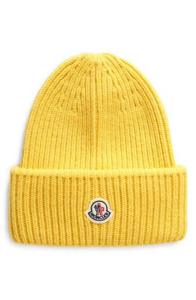 Moncler Logo-patch Fisherman's-knit Beanie In Yellow