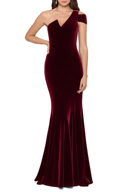 Betsy & Adam Velvet One-shoulder Gown In Burgundy