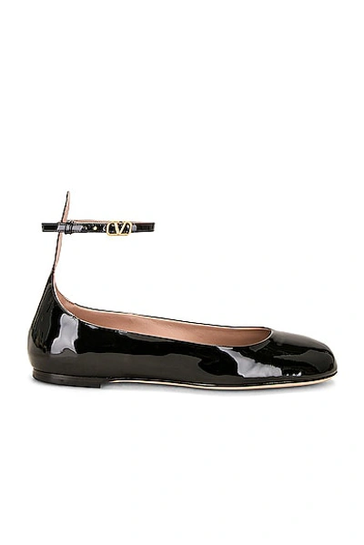 Valentino Garavani Valentino Flats In Black