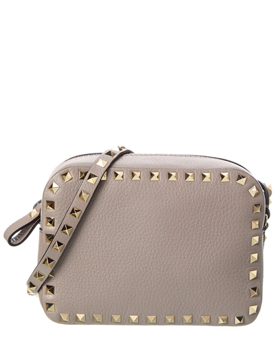 Valentino Garavani Rockstud Grainy Leather Camera Bag In Pink