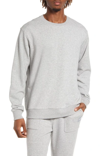 Alo Yoga Qualifier Crewneck Sweatshirt In Athletic Heather Gray