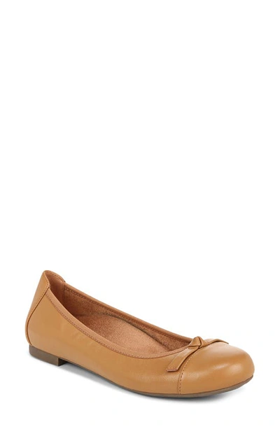 Vionic Amorie Ballet Flat In Camel Leather