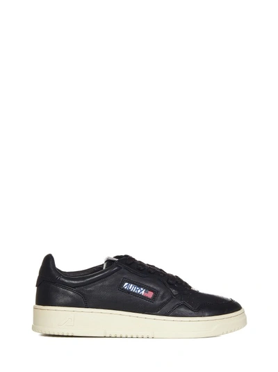 Autry Low-top Leather Sneakers In Black
