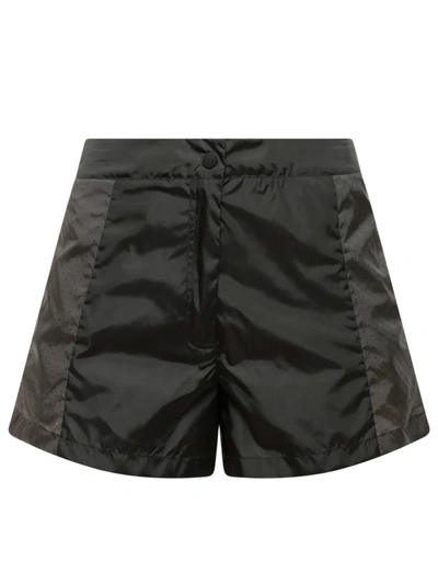 Moncler Logo-embossed Two-tone Shorts In Grün