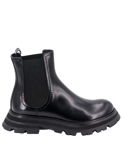 Alexander Mcqueen Lucent Leather Boots In Black