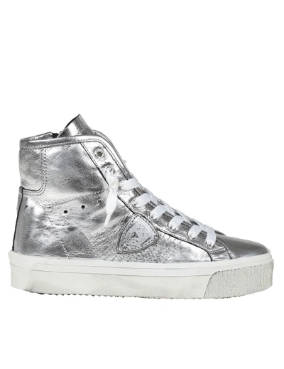 Philippe Model Paris High Sneakers In Laminated Leather In Silver
