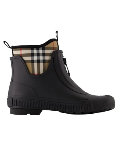 Burberry Flinton Snkle Boots In Black