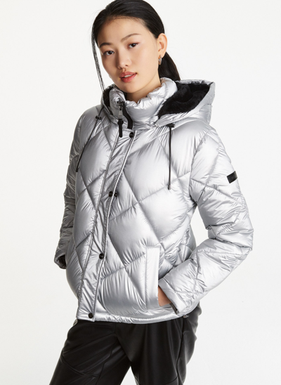 Dkny Women's Diamond Quilted Short Puffer Jacket In Silver