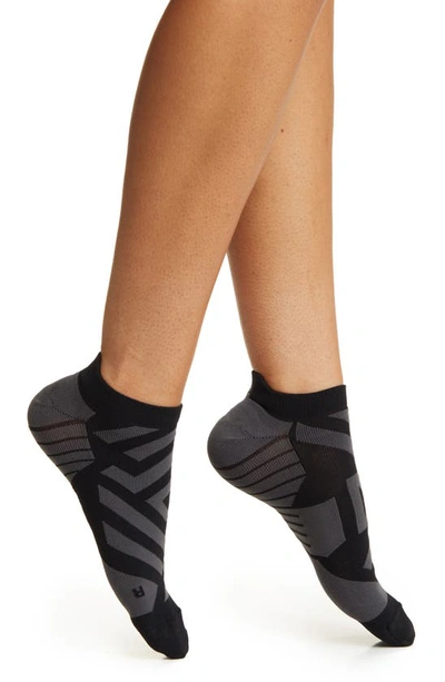 On Performance Low Socks In Black/ Shadow