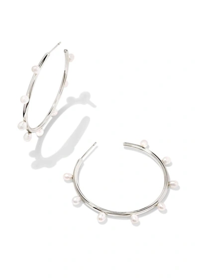 Kendra Scott Leighton Pearl Hoop Earrings In Silver/white
