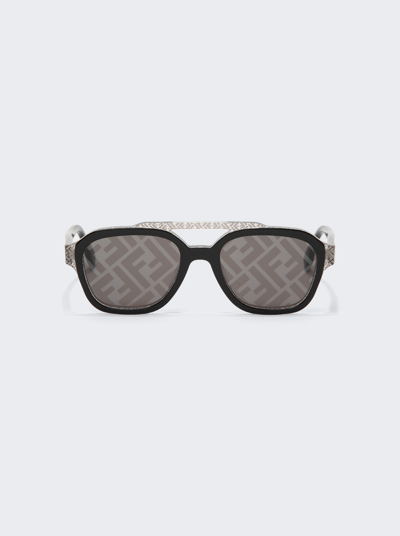 Fendi Classic Sunglasses In Grey