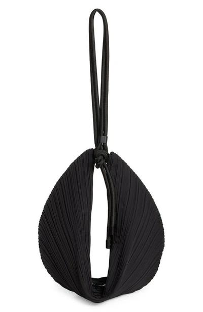 Issey Miyake Leaf Pleats Convertible Handbag In Black