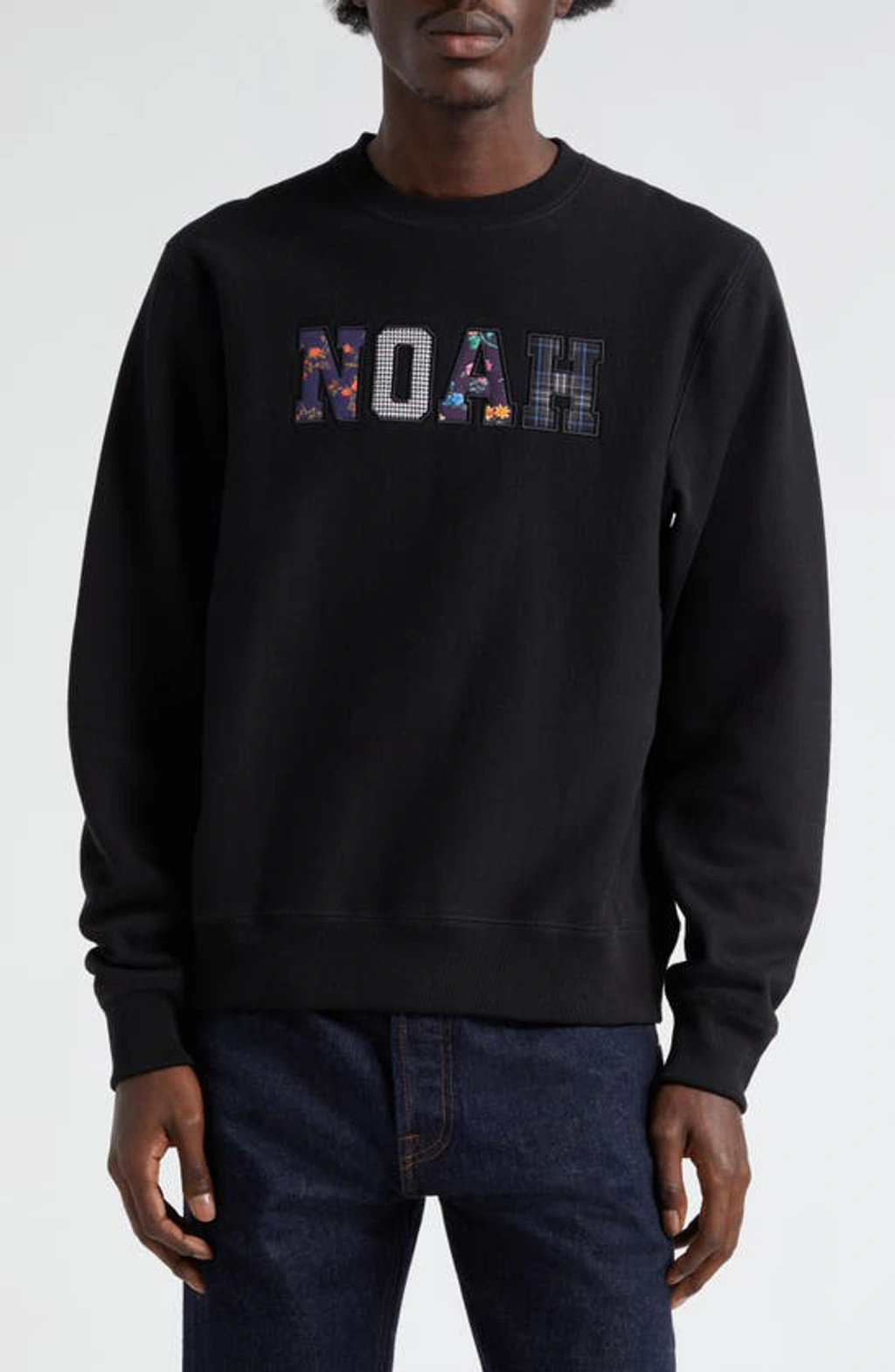 NOAH｜SWEATSHIRTS (Applique Logo Crewneck (SS126FW23 BLK Noah Applique Logo Crewneck Sweatshirt In Black | ModeSens