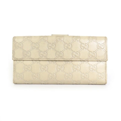 Gucci -- Beige Leather Wallet  ()