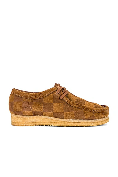 Clarks Wallabee Check Boot In Cola