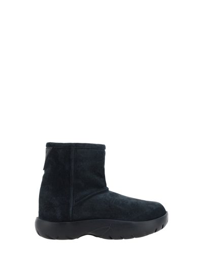 Bottega Veneta Snap Ankle Boots In Suede In Black