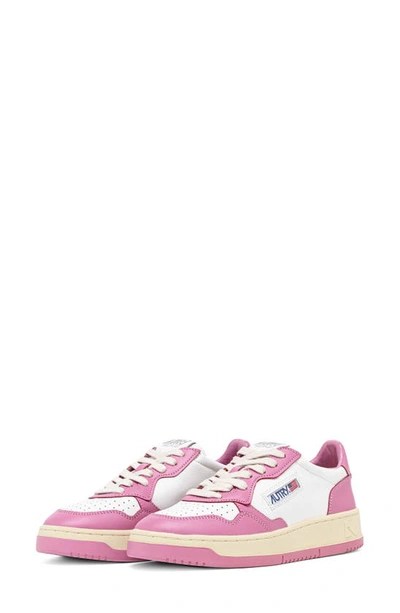 Autry Medalist Low Sneaker In White/ Mauve