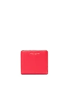 MARC JACOBS GOTHAM OPEN FACE BILLFOLD IN RED.,M0008452