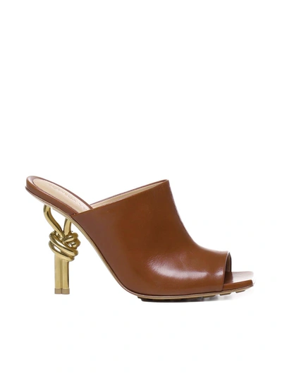 Bottega Veneta Knot Leather Heeled Sandals In Marrone