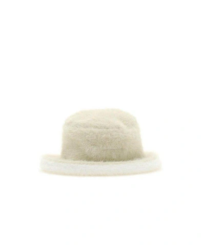 Jacquemus Le Bob Neve Fluffy Bucket Hat In Bianco