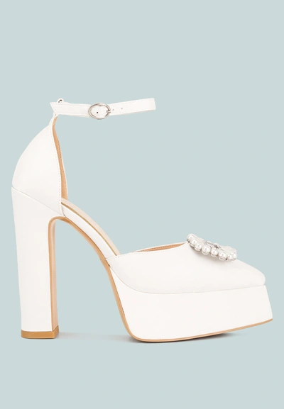 London Rag Maeissa Pearls Brooch Detail Platform Block Heel Sandals In White