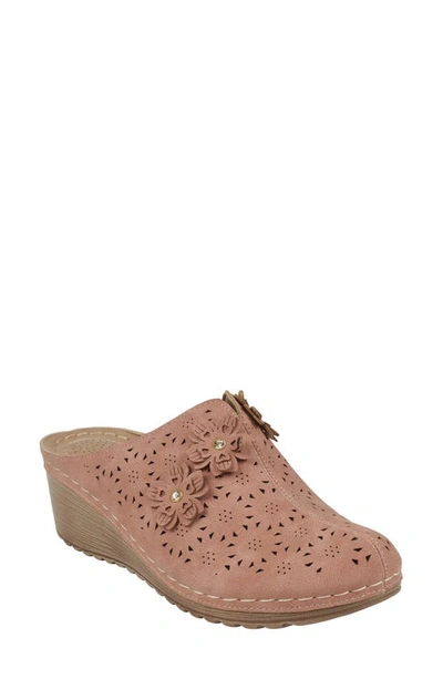 Good Choice New York Krista Flower Cutout Wedge Mule In Blush