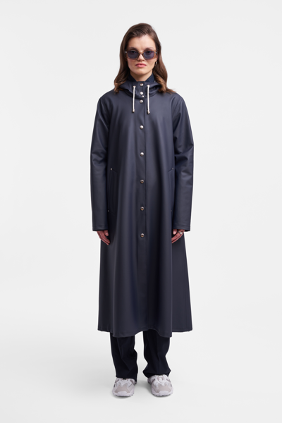 Stutterheim Mosebacke Long Print Raincoat In Navy