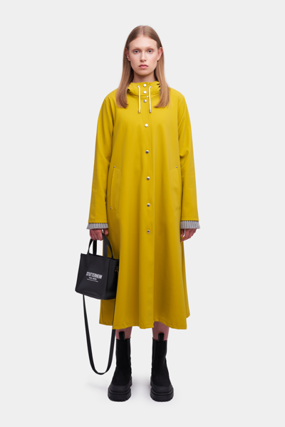 Stutterheim Mosebacke Long Matte Raincoat Gold In Golden Palm