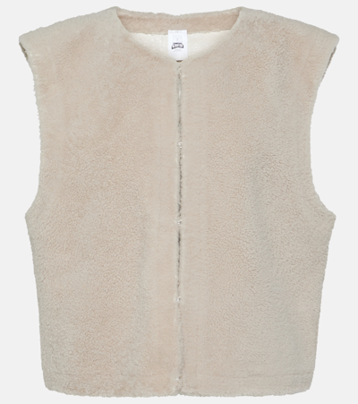 Jet Set Sleeveless Shearling Vest In Neutrals