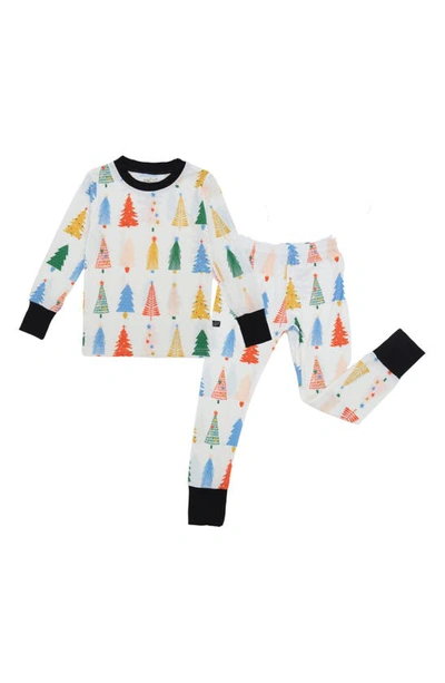 Peregrinewear Babies' Quirky Christmas Tree Print Fitted Two-piece Pajamas In White