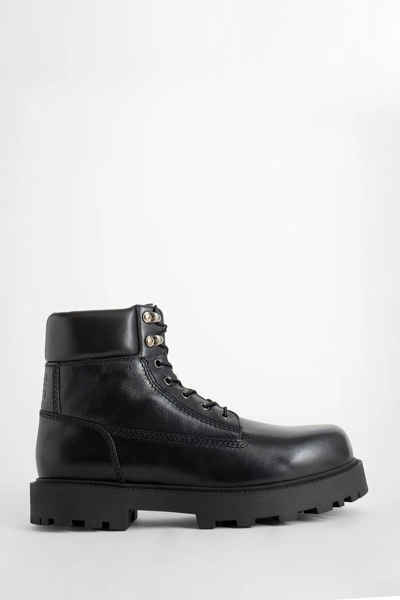 Givenchy Lace-up Boots In 001