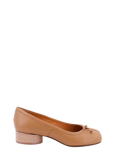 Maison Margiela Tabi Pumps In Brown