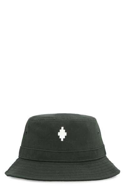 Marcelo Burlon County Of Milan Embroidered Logo Bucket Hat In Black,white
