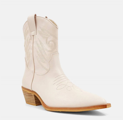 Shu Shop Zahara Boots In Blush In White