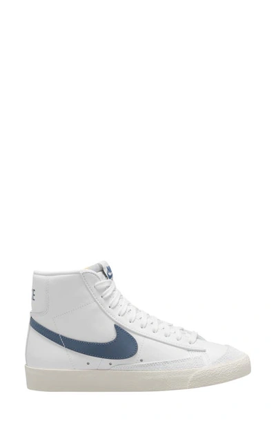 Nike Women's Blazer Mid '77 Shoes In White