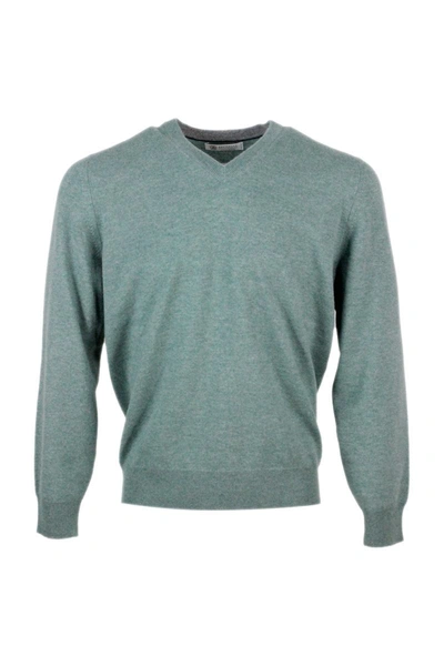 Brunello Cucinelli Long-sleeved V-neck Sweater In Fine 100% Cashmere With Contrasting Piping On The Cuff In Verde