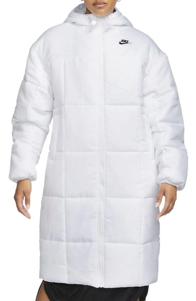 Nike Women's  Sportswear Classic Puffer Therma-fit Loose Hooded Parka In White