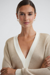 Reiss Gold Tilly Contrast Trim Metallic V-neck Jumper In Gold