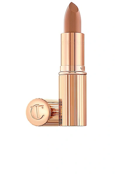 Charlotte Tilbury K.i.s.s.i.n.g 口红 – Yes Honey In Brown