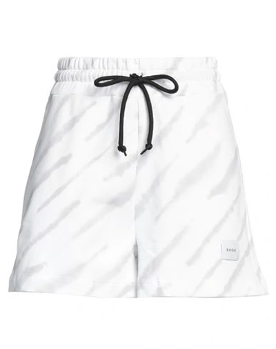 Shoe® Shoe Woman Shorts & Bermuda Shorts Off White Size Xl Cotton