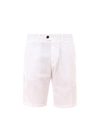 Perfection Gdm Bermuda Shorts In White