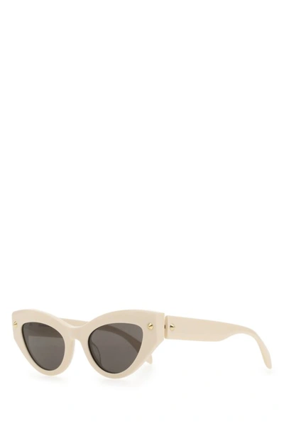 Alexander Mcqueen Woman Ivory Acetate Spike Studs Sunglasses In White