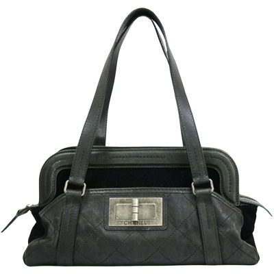 Pre-owned Chanel - Black Leather Shoulder Bag ()