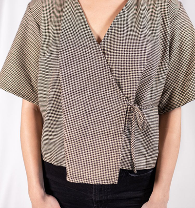 Mata Traders Winona Wrap Top Houndstooth In Grey