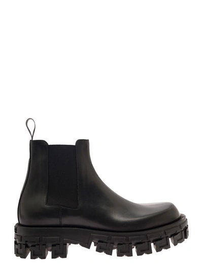 Versace Greca Portico Chelsea Boots In Black