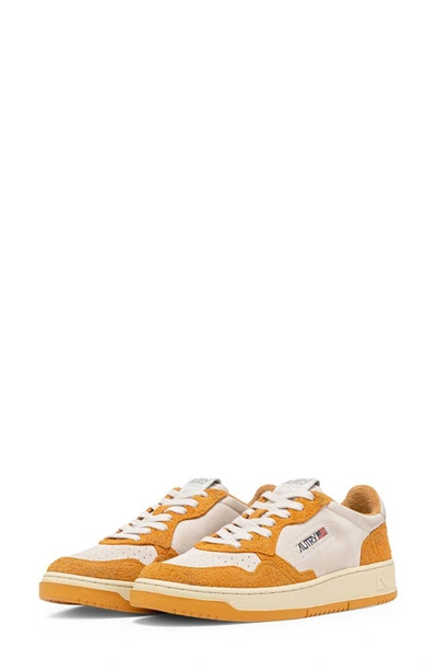 Autry Medalist Low Sneakers In White Orange
