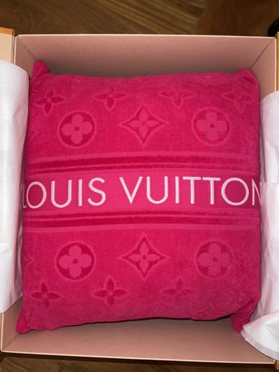 Pre-owned Louis Vuitton Lvacation Beach Pillow In Pink