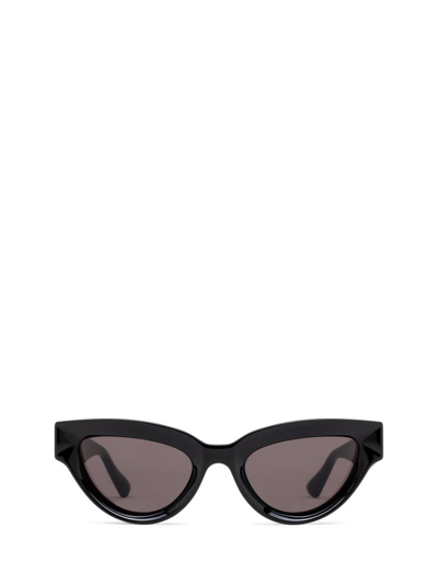 Bottega Veneta Eyewear Sharp Cat Eye Sunglasses In Black